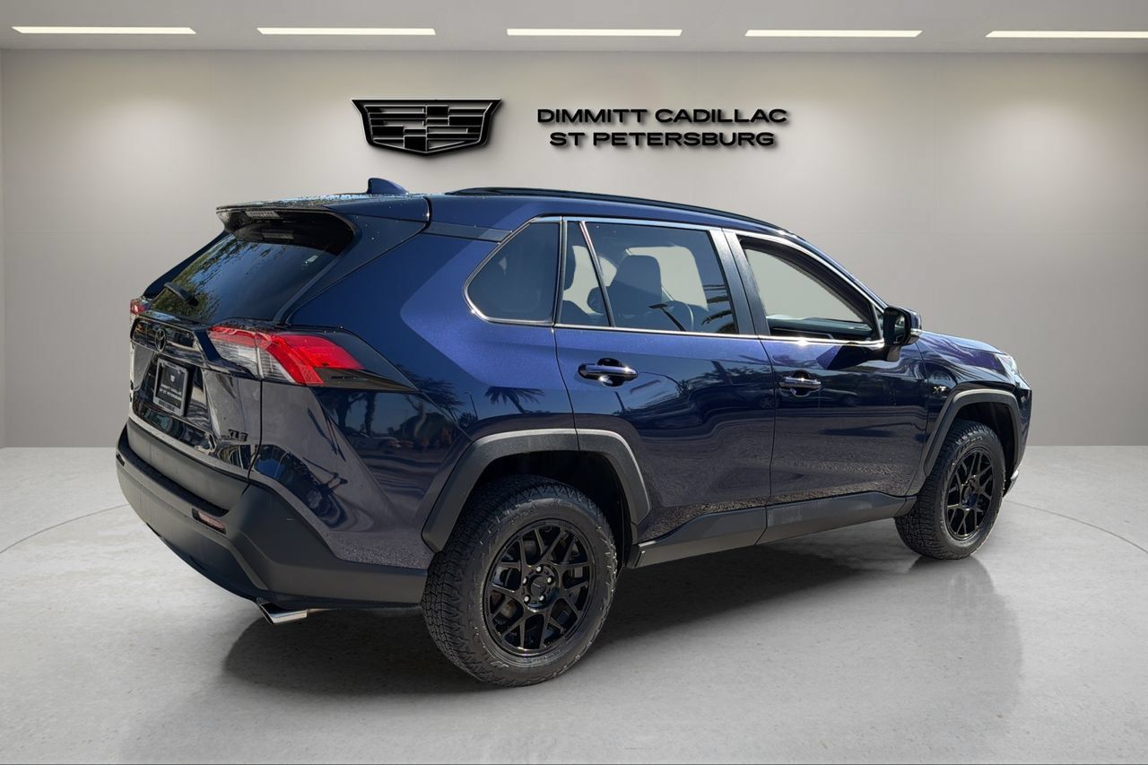 Used 2021 Toyota RAV4 XLE FWD image 5