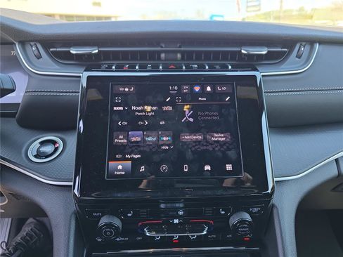 New 2025 Jeep Grand Cherokee Altitude AWD/4WD image 27