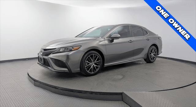 Used 2022 Toyota Camry SE FWD image 2