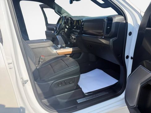 Certified 2025 Chevrolet Silverado 2500 High Country w/ Technology Package AWD/4WD image 25