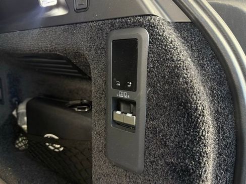 Certified 2025 Land Rover Range Rover SE image 16