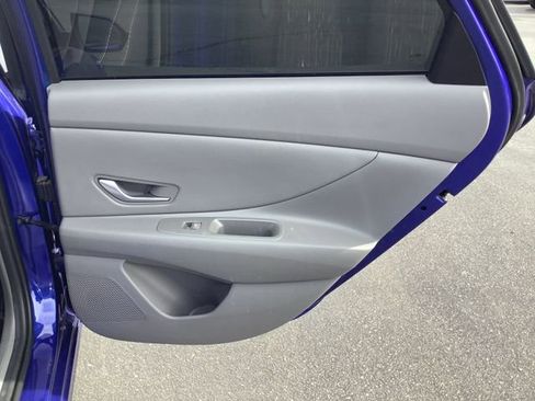 Used 2023 Hyundai Elantra SEL w/ Convenience Package image 33