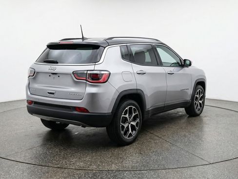 Used 2025 Jeep Compass Limited image 9