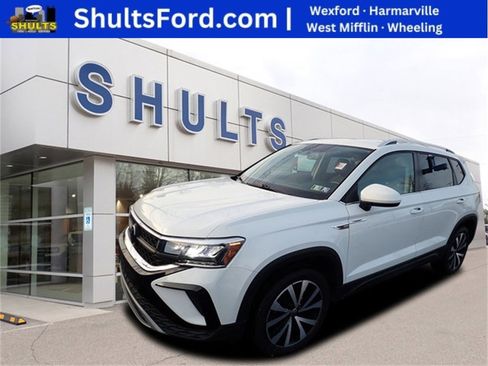 Used 2022 Volkswagen Taos SE image 1