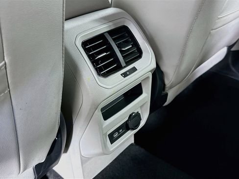 Used 2024 Volkswagen Tiguan SE FWD image 25