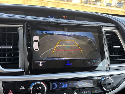 Used 2017 Toyota Highlander Limited Platinum FWD image 22