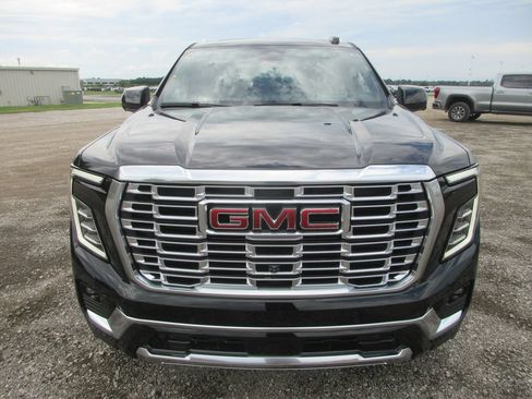 New 2026 GMC Yukon Denali w/ Denali Reserve Package AWD/4WD image 10