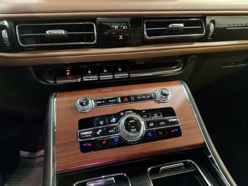 Used 2023 Lincoln Aviator Reserve w/ Equipment Group 201A image 21