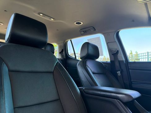 Used 2020 GMC Acadia SLT AWD/4WD image 18