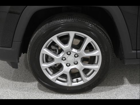Used 2023 Jeep Compass Latitude AWD/4WD image 22