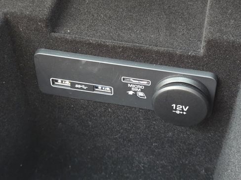 Used 2020 Jaguar F-PACE SVR image 22