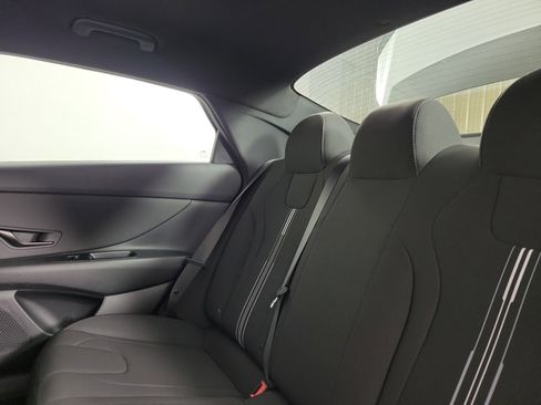 New 2025 Hyundai Elantra SEL image 31