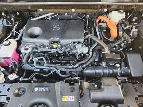 Used 2025 Toyota RAV4 LE AWD/4WD image 31