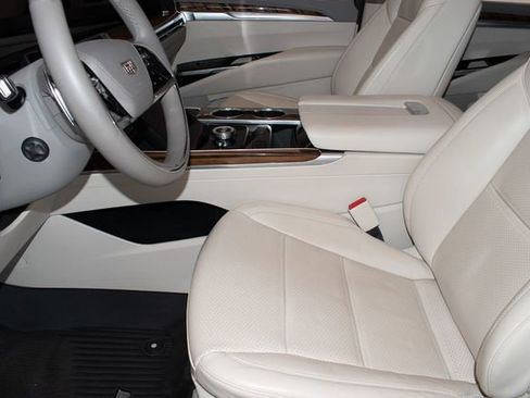 Used 2025 Cadillac Escalade ESV Sport Platinum w/ LPO, Floor Liner Package AWD/4WD image 23