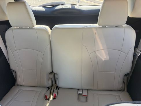 Used 2018 Buick Enclave Essence image 27