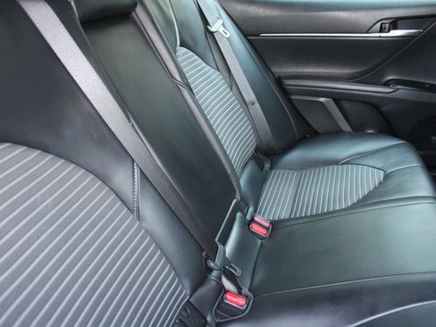 Used 2020 Toyota Camry SE FWD image 15