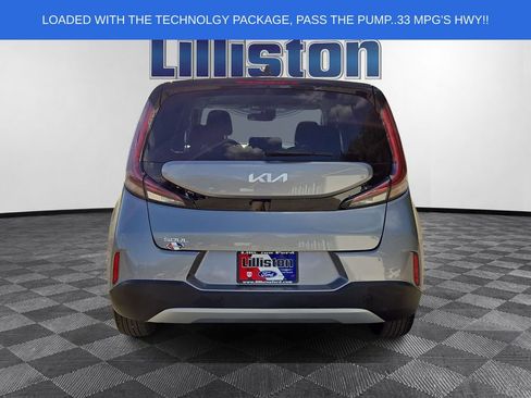 Used 2025 Kia Soul LX w/ LX Technology Package FWD image 5