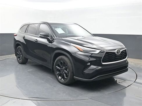 Used 2023 Toyota Highlander LE image 9