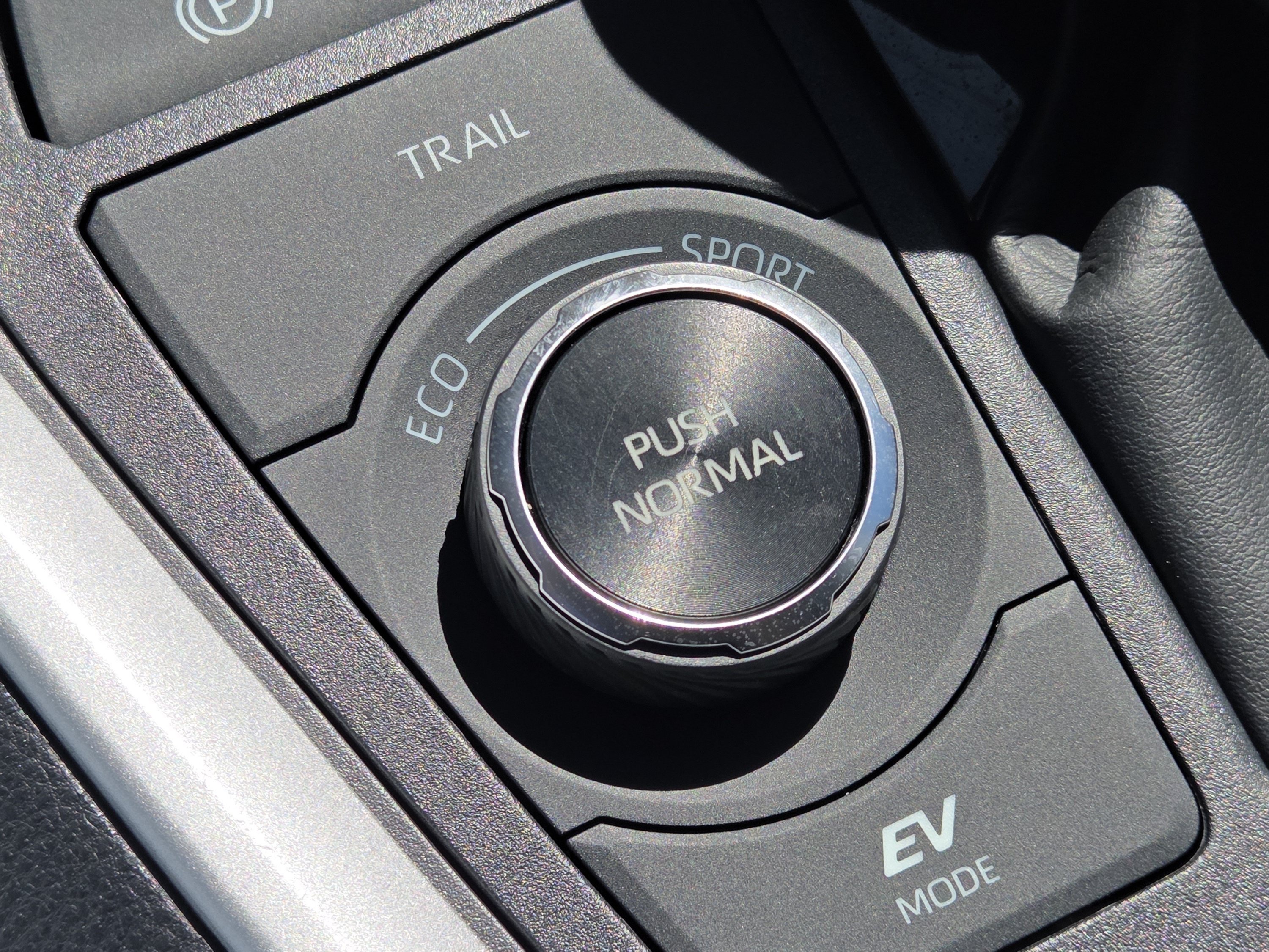 Used 2025 Toyota RAV4 XLE AWD/4WD image 14