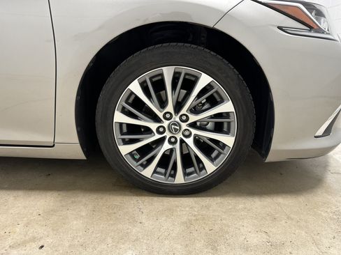 Used 2020 Lexus ES 300h w/ Premium Package FWD image 16