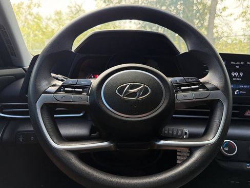 Used 2022 Hyundai Elantra SE FWD image 20