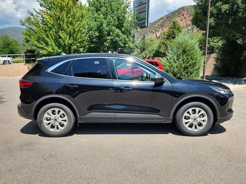 Used 2024 Ford Escape Active AWD/4WD image 2