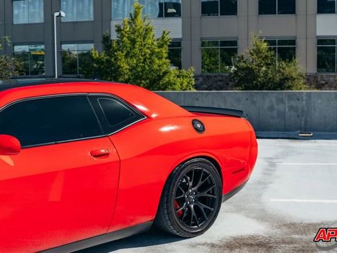 Used 2016 Dodge Challenger SRT Hellcat RWD image 33