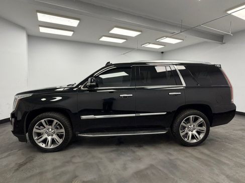 Used 2017 Cadillac Escalade Luxury AWD/4WD image 6