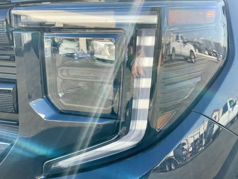 Used 2022 GMC Sierra 1500 Elevation w/ LPO, Elevation Black Package image 10