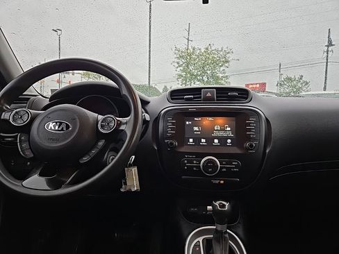 Used 2018 Kia Soul + FWD image 33