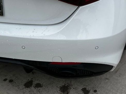 Used 2022 Alfa Romeo Giulia Veloce image 11