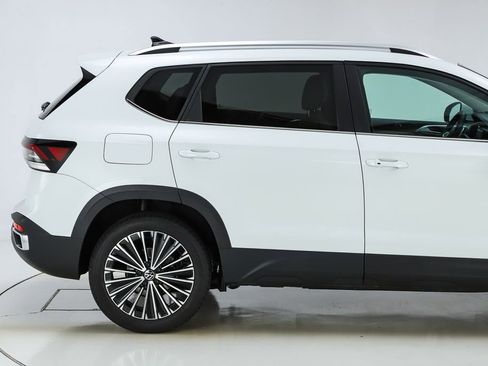 New 2026 Volkswagen Taos SE image 48