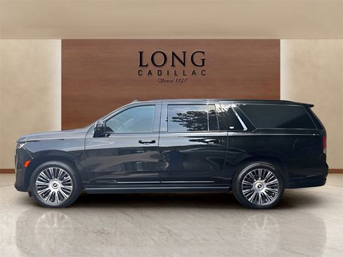 Used 2022 Cadillac Escalade ESV Sport w/ Touring Package image 2