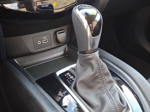 Used 2022 Nissan Rogue Sport SV image 14