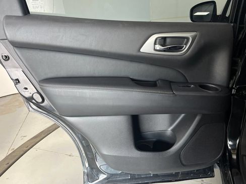 Used 2015 Nissan Pathfinder Platinum FWD image 29