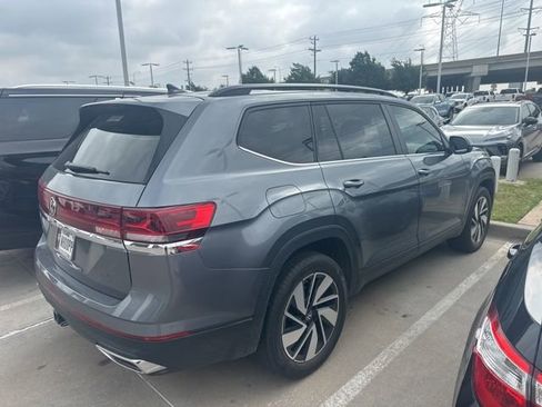 Used 2024 Volkswagen Atlas SE FWD image 3