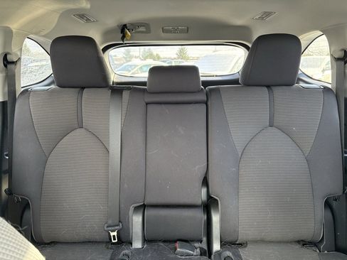 Used 2023 Toyota Highlander LE image 5