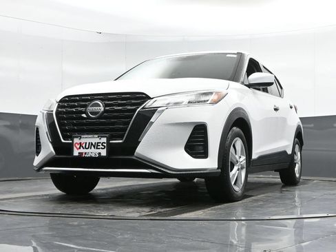 Used 2021 Nissan Kicks S FWD image 43