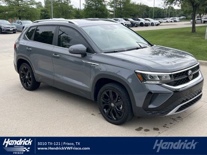 Used 2023 Volkswagen Taos SE w/ Panoramic Sunroof Package