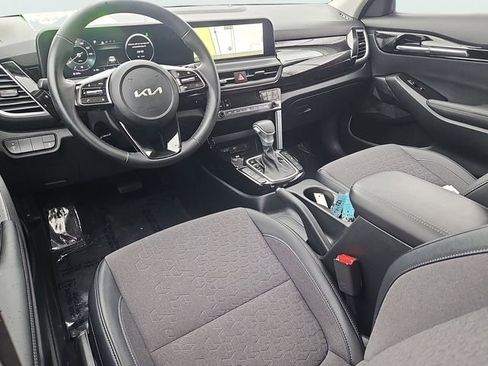 Certified 2024 Kia Seltos X-Line image 11
