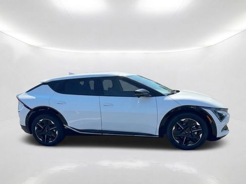 Used 2025 Kia EV6 Wind RWD image 4