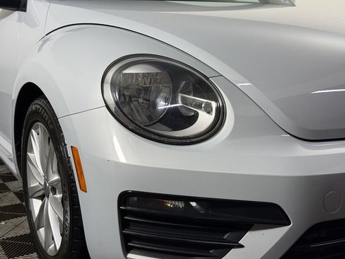 Used 2018 Volkswagen Beetle 2.0T S w/ Style & Comfort Package For S FWD image 7