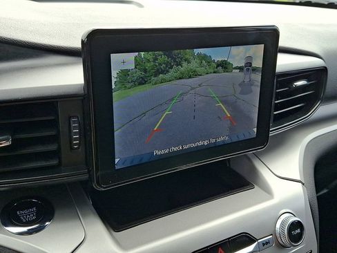 Used 2022 Ford Explorer XLT w/ Class IV Trailer Tow Package RWD image 18