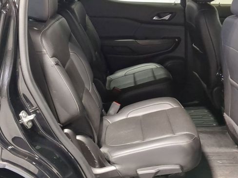 Used 2022 GMC Acadia SLT w/ LPO, Floor Liner Package FWD image 27