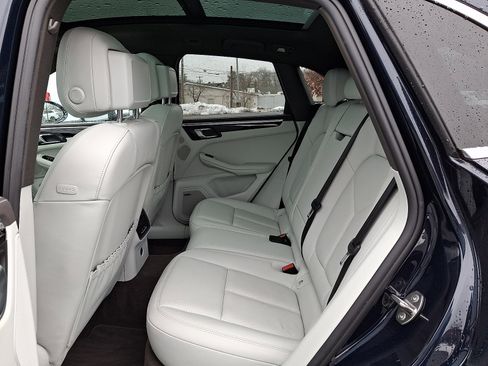 Used 2021 Porsche Macan S image 10