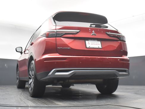 Used 2025 Mitsubishi Outlander SE image 20