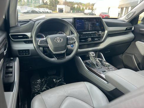 Used 2022 Toyota Highlander Platinum image 19