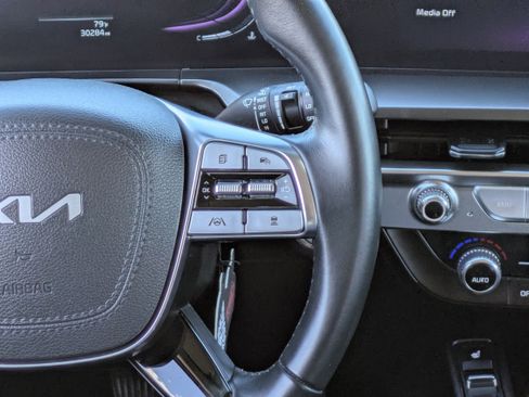 Used 2025 Kia Telluride S FWD image 23