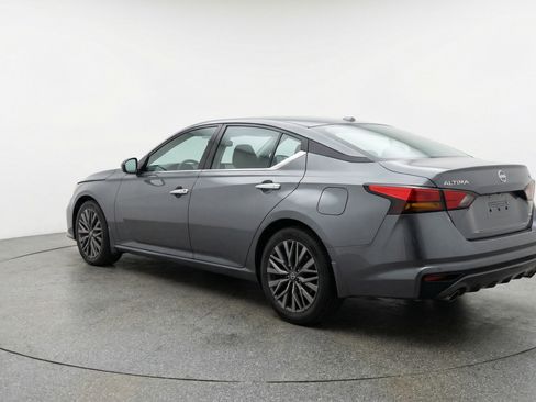 Used 2025 Nissan Altima 2.5 SV image 6
