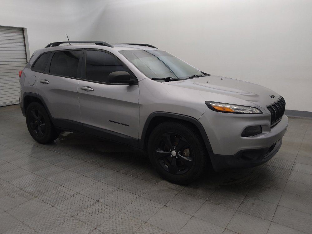 Used 2018 Jeep Cherokee Latitude w/ Altitude Package FWD image 11